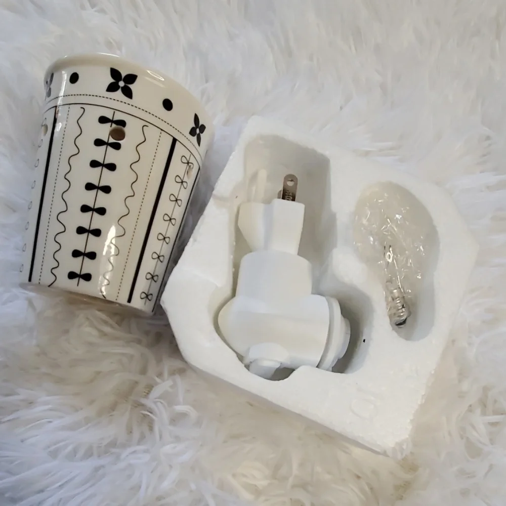 SCENTSY | BUD PLUG-IN